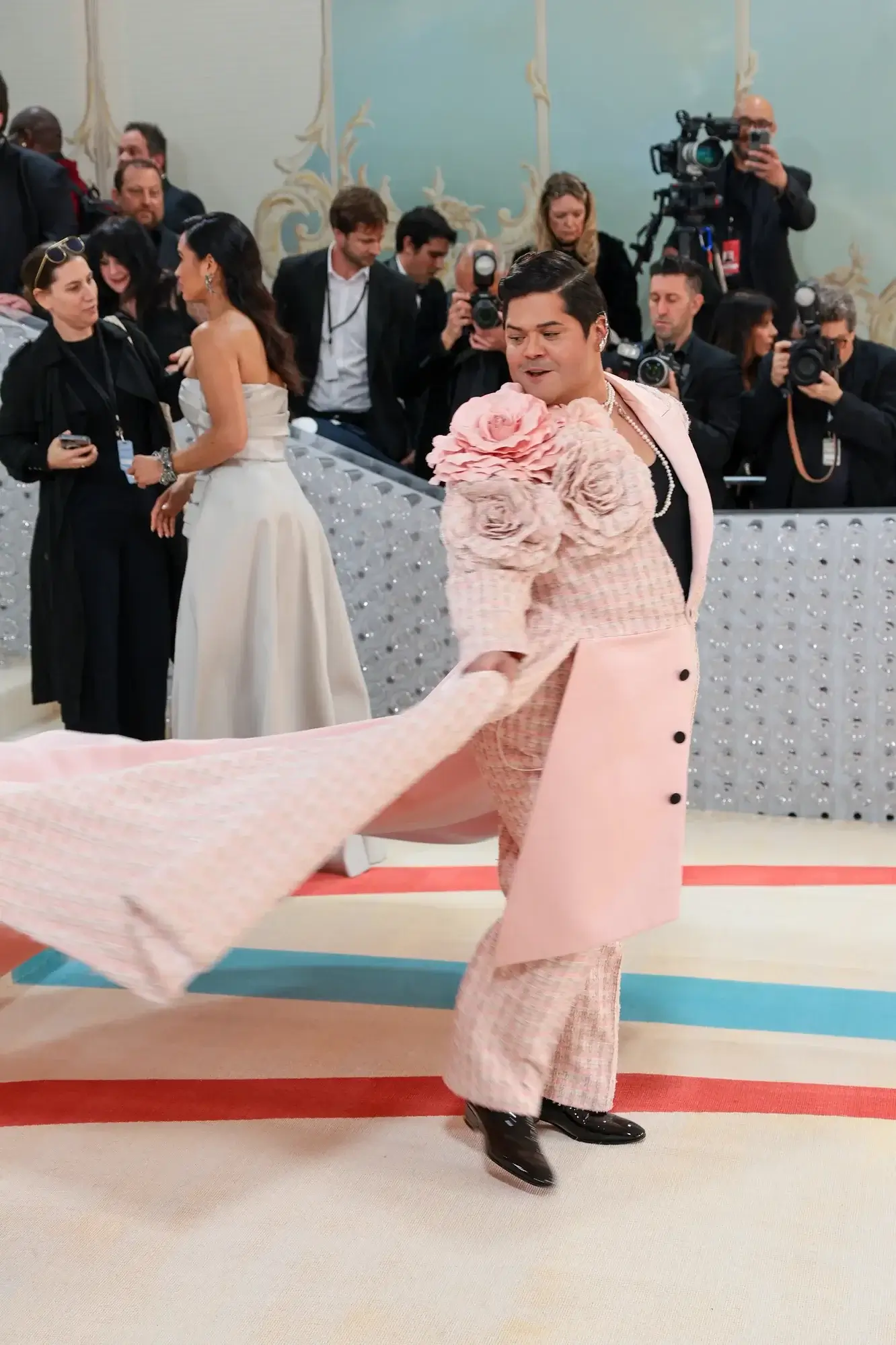 Met Gala 2023 Харви Гилье в Christian Siriano