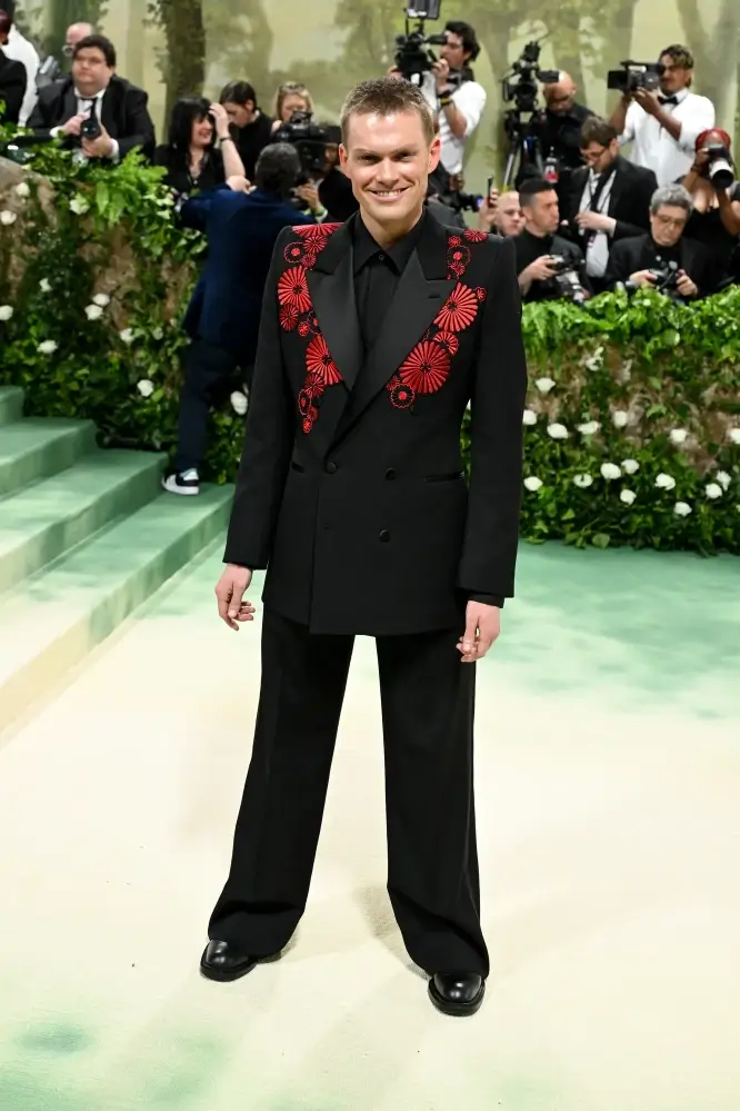 Met Gala 2024 — Лучшие мужские наряды на красной дорожке бала Института костюма!