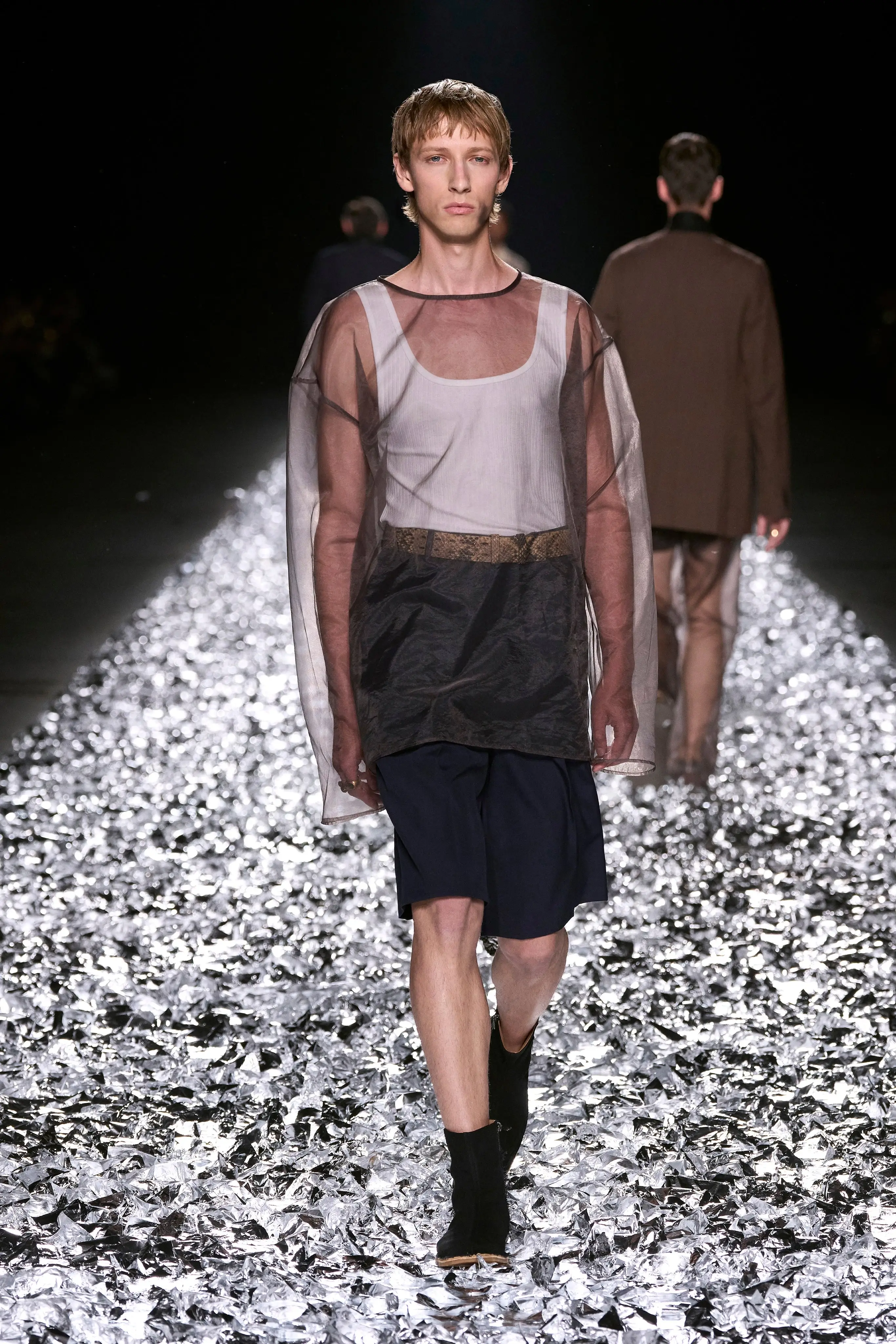 Показ Dries Van Noten Весна-2025